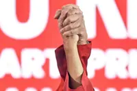 Coalition dynamics signal shift in momentum