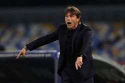 Soccer-Napoli manager Conte announces departure after securing second place