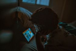 Screen-shunning parents turn to audio toys