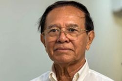Cambodia's Hun Sen pardons detained opposition leader