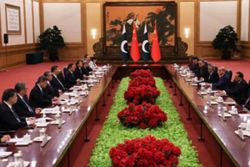 China's Xi meets Pakistan PM Sharif as Iran war mediation drags on