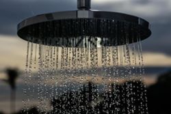QuickCheck: Is it true that cold showers are good for your health?