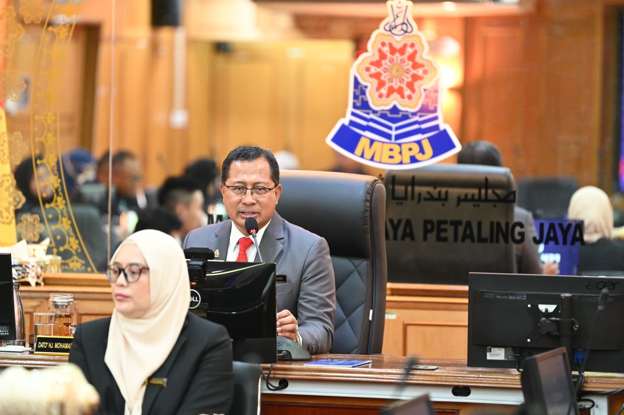The i-Sekat system blocks violaters - individuals and companies - from submitting applications to the council and accessing council services, such as business licence renewals.
