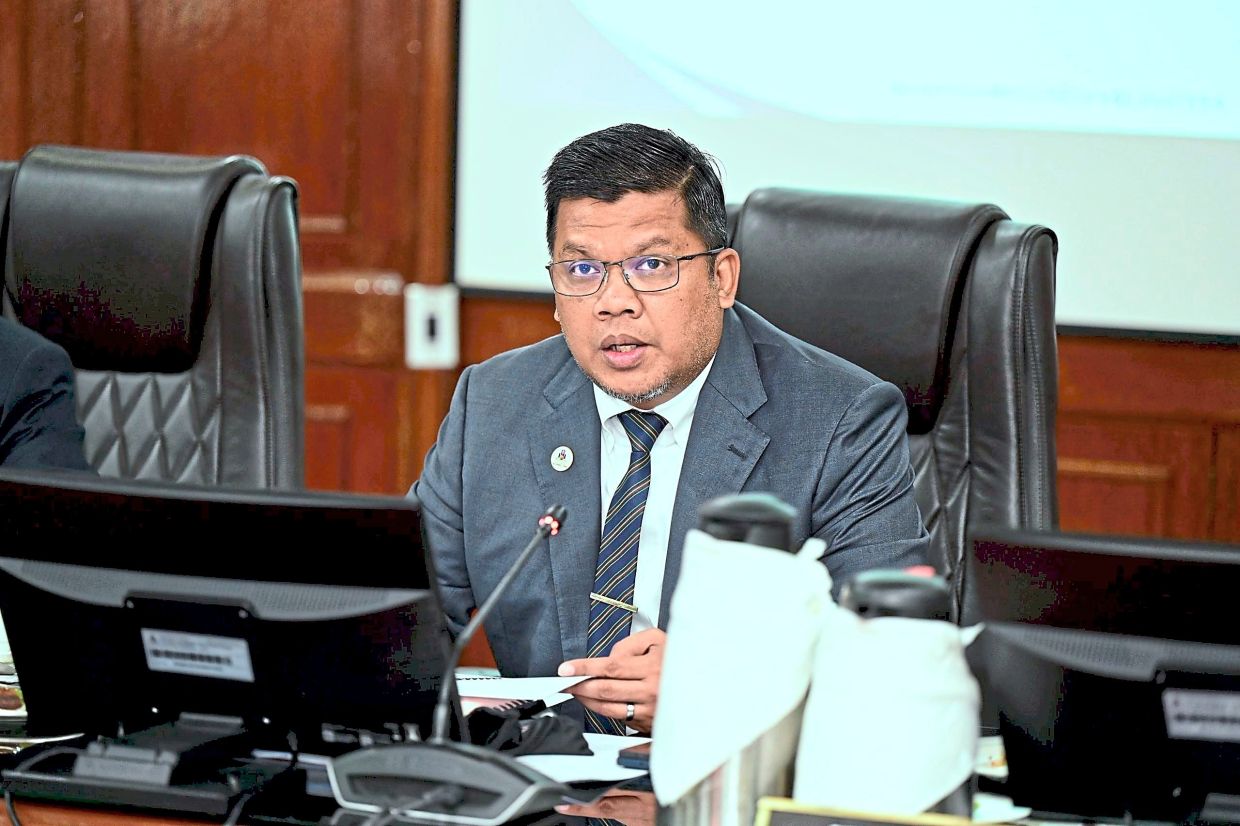 Selayang Municipal Council (MPS) is working with the Gombak Land and District Office to take over more than 70 community halls to better manage and maintain them.