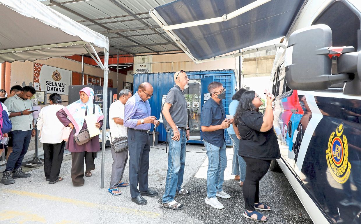 The Road Transport Department’s (JPJ) decision to lift its suspension on online vehicle ownership transfer ­services has brought relief to many vehicle owners and used car dealers.