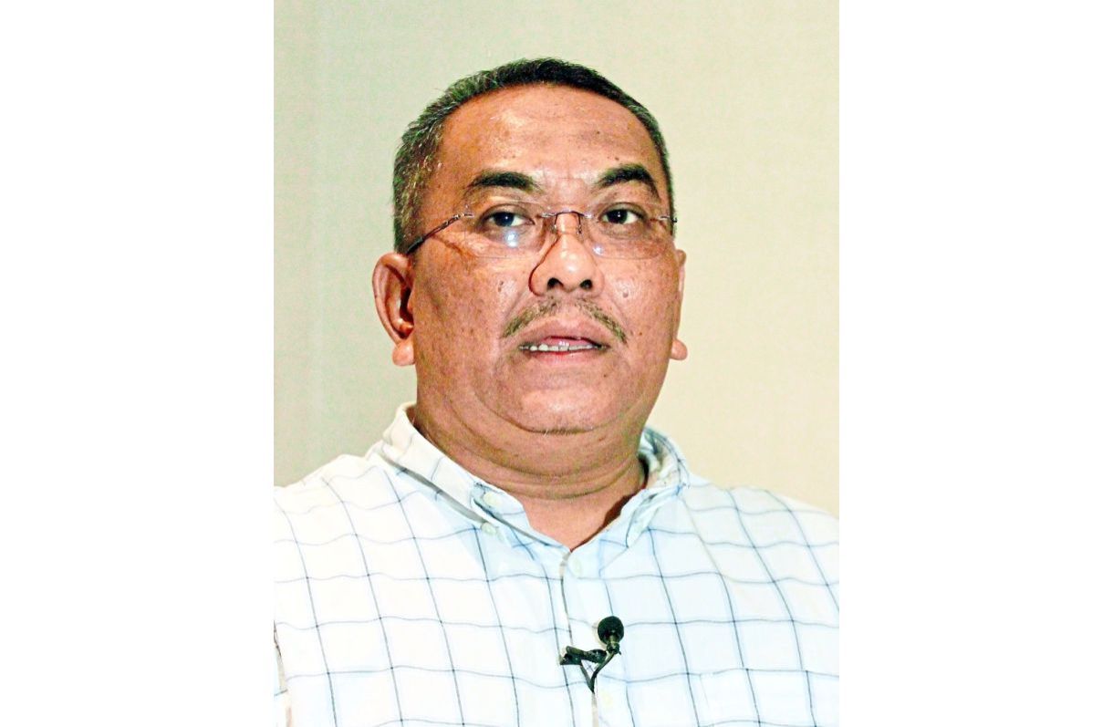 A Kedah assemblyman sacked by his party and made an independent elected representative has retained his post as a state executive councillor.