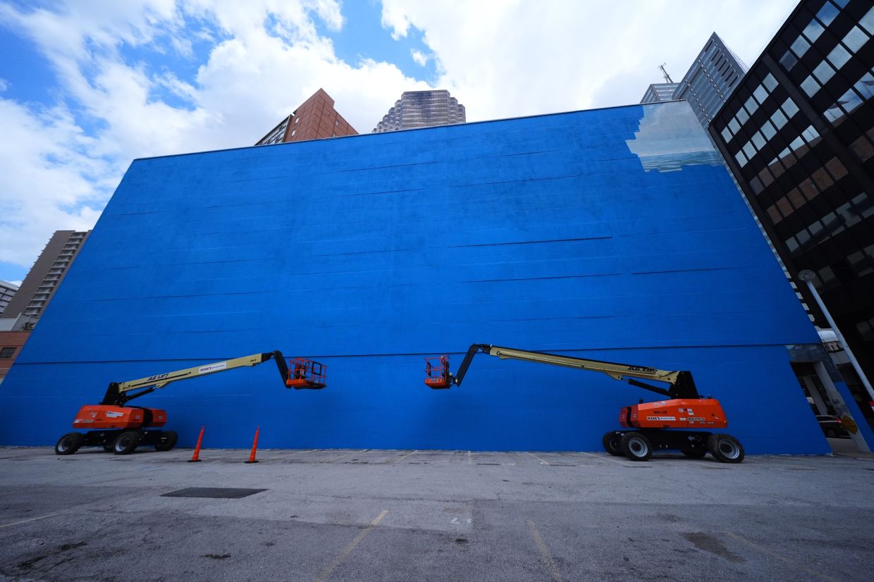 A mural, known as the 'Whaling Wall 82,' created by artist Wyland, is partially visible as it is painted over on May 18. Photo: AP