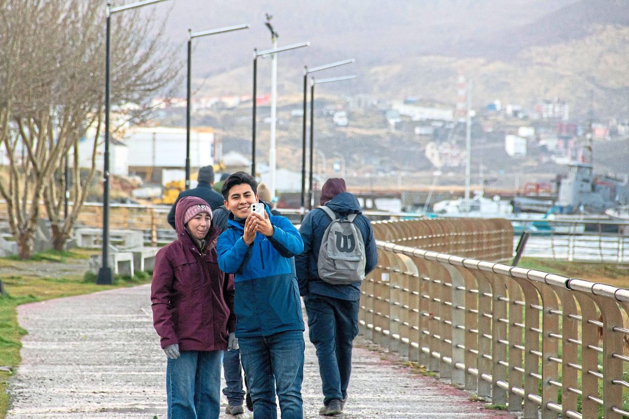 There are still tourists going to Ushuaia today, but the number of bookings getting cancelled is also worrying.