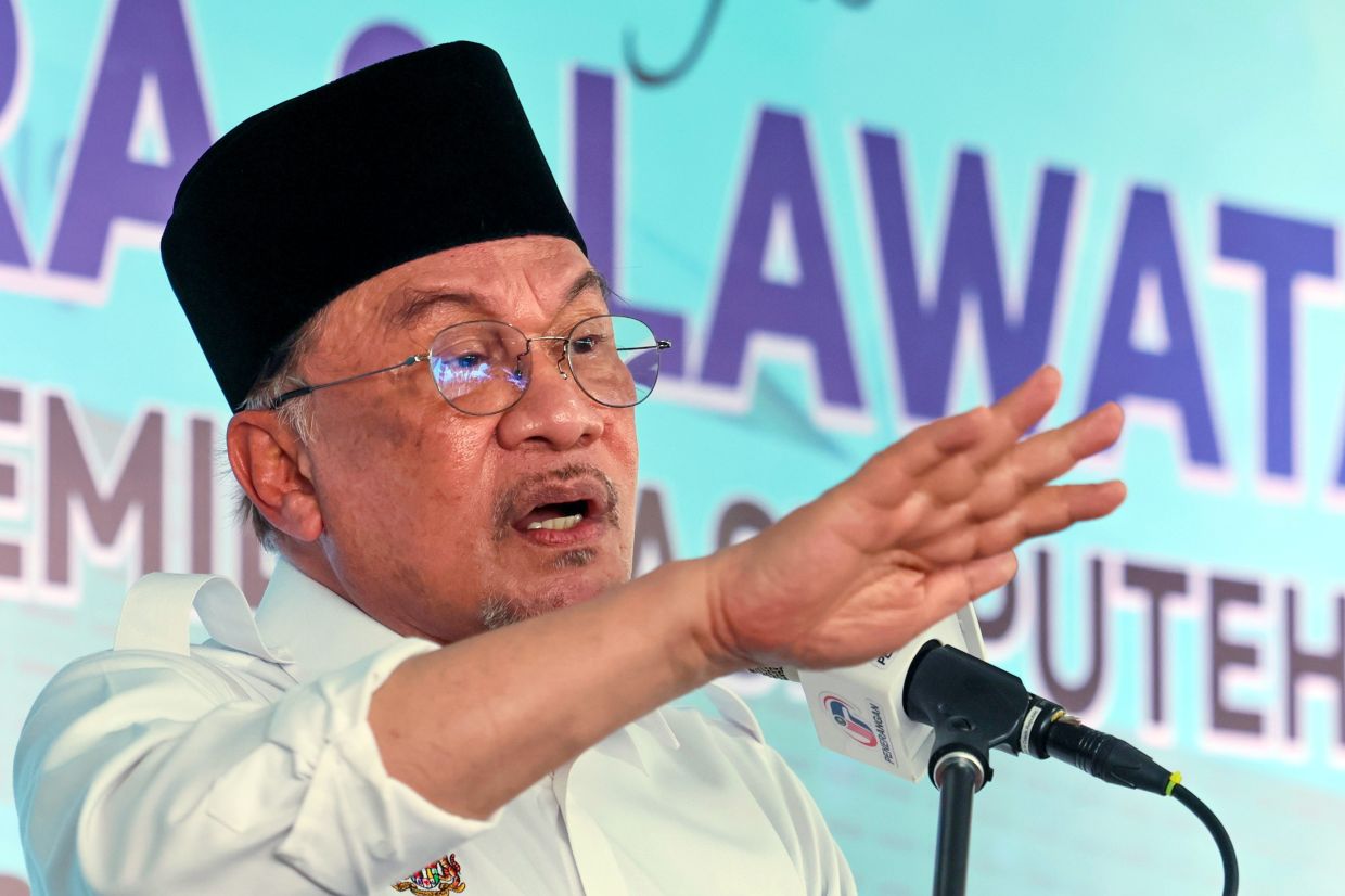 Prime Minister Datuk Seri Anwar Ibrahim returned to his hometown in Penang on Tuesday (May 26) for a brief working visit ahead of the Aidiladha celebration.