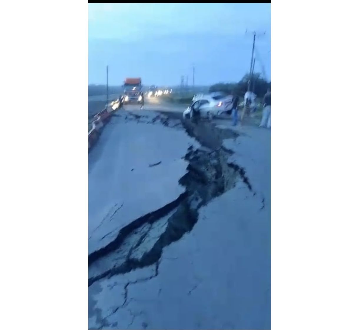 A section of the Sandakan-Lahad Datu main road at KM90 near the Sukau Roundabout collapsed early Tuesday (May 26) morning following heavy rain.