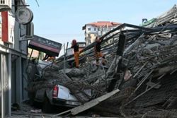 Philippines ends rescue operation for 12 missing in building collapse