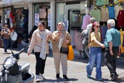 Iran accuses US of breaking truce after new strikes