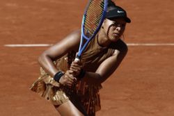 Tennis-Osaka ramps up fashion stakes at French Open before first-round win