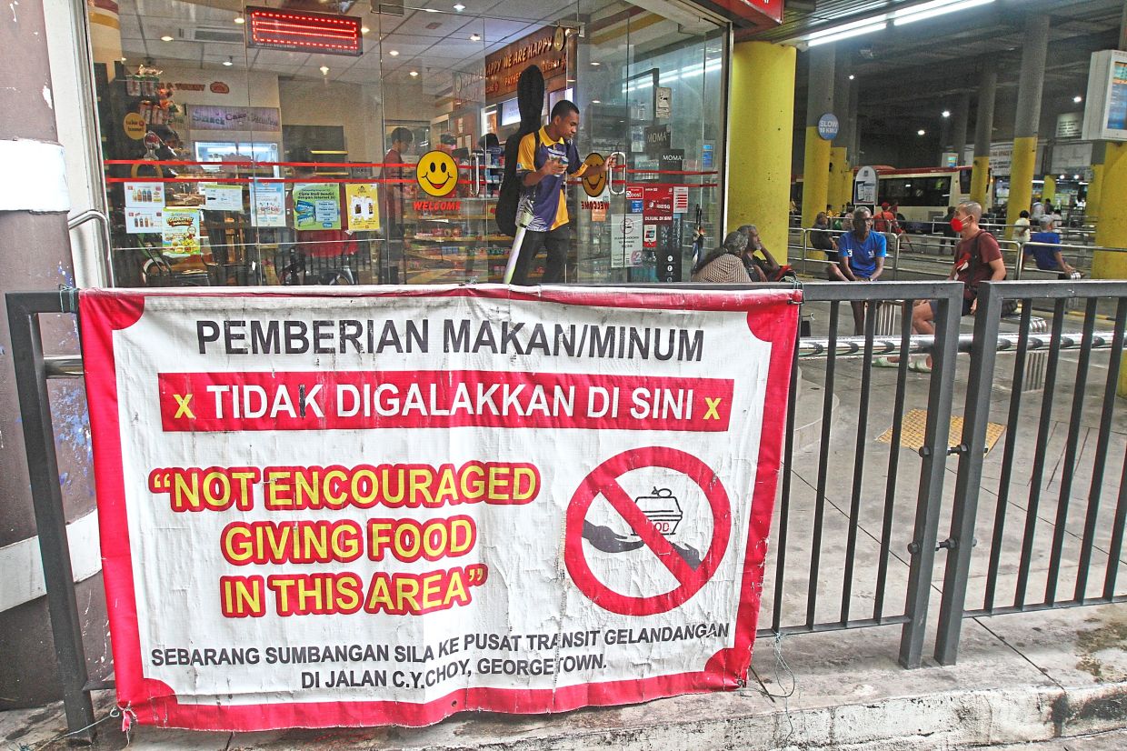 A signage near Komtar advising people to head over to the transit centre in Jalan CY Choy if they want to donate food.