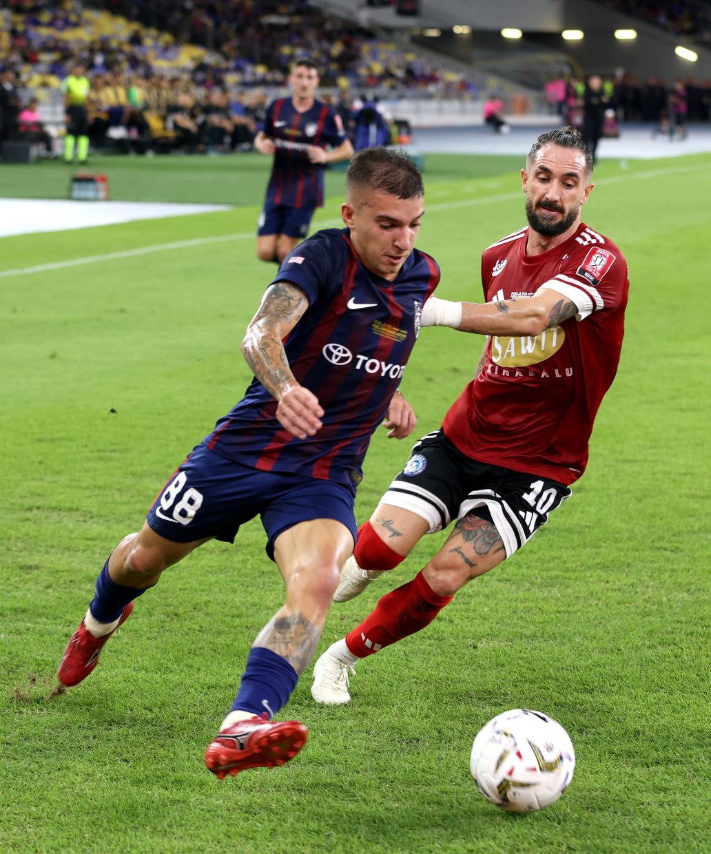 Well done: Manuel Hidalgo (left) enjoyed a remarkable debut campaign with JDT, scoring 13 goals. — CHAN TAK KONG/The Star