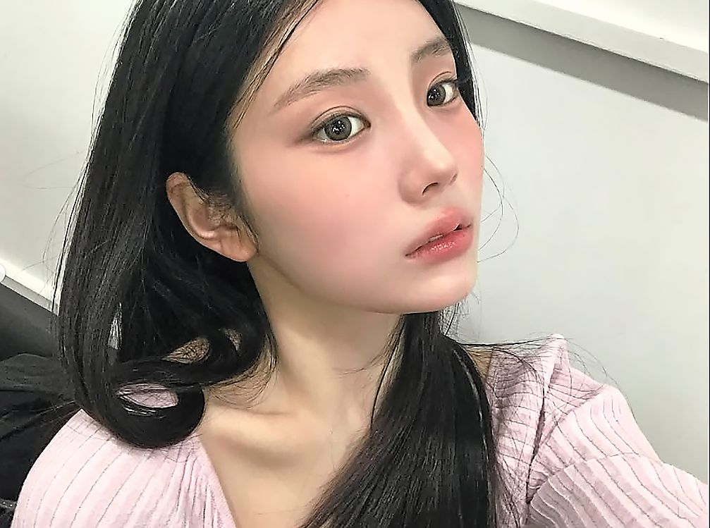 Illit’s Wonhee has helped popularise the Douyin makeup look. Photo: Instagram/Wonhee