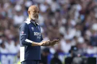 Soccer-West Ham stick with Espirito Santo despite relegation from Premier League