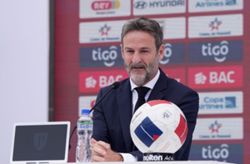 Soccer-Panama name experienced squad for second World Cup appearance