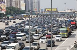 Holiday traffic warnings could harm domestic tourism, says hotel association