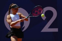Tennis-Korpatsch defends handshake snub after tense win over Wang