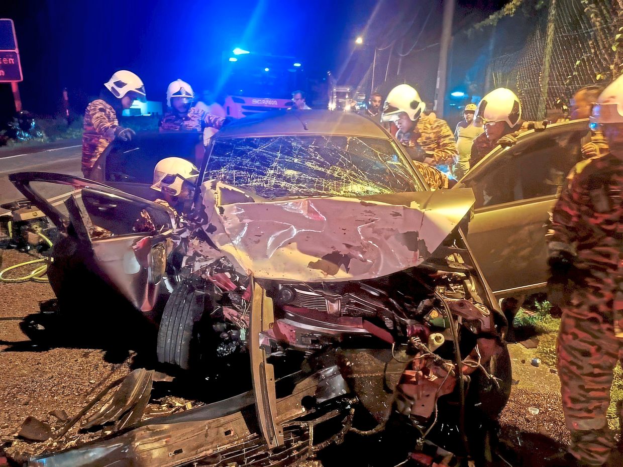 Cop and wife killed in crash near Pekan | The Star