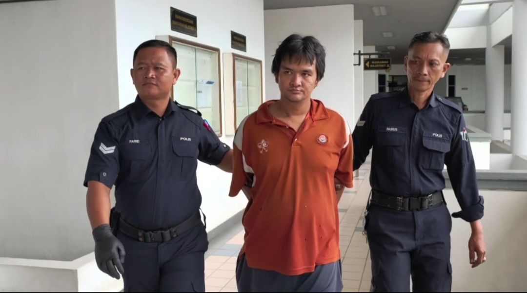 A 36-year-old security guard was sentenced to four months’ imprisonment by the Magistrate’s Court in Ayer Keroh here after pleading guilty to hitting his wife for refusing to give him money to buy drugs.