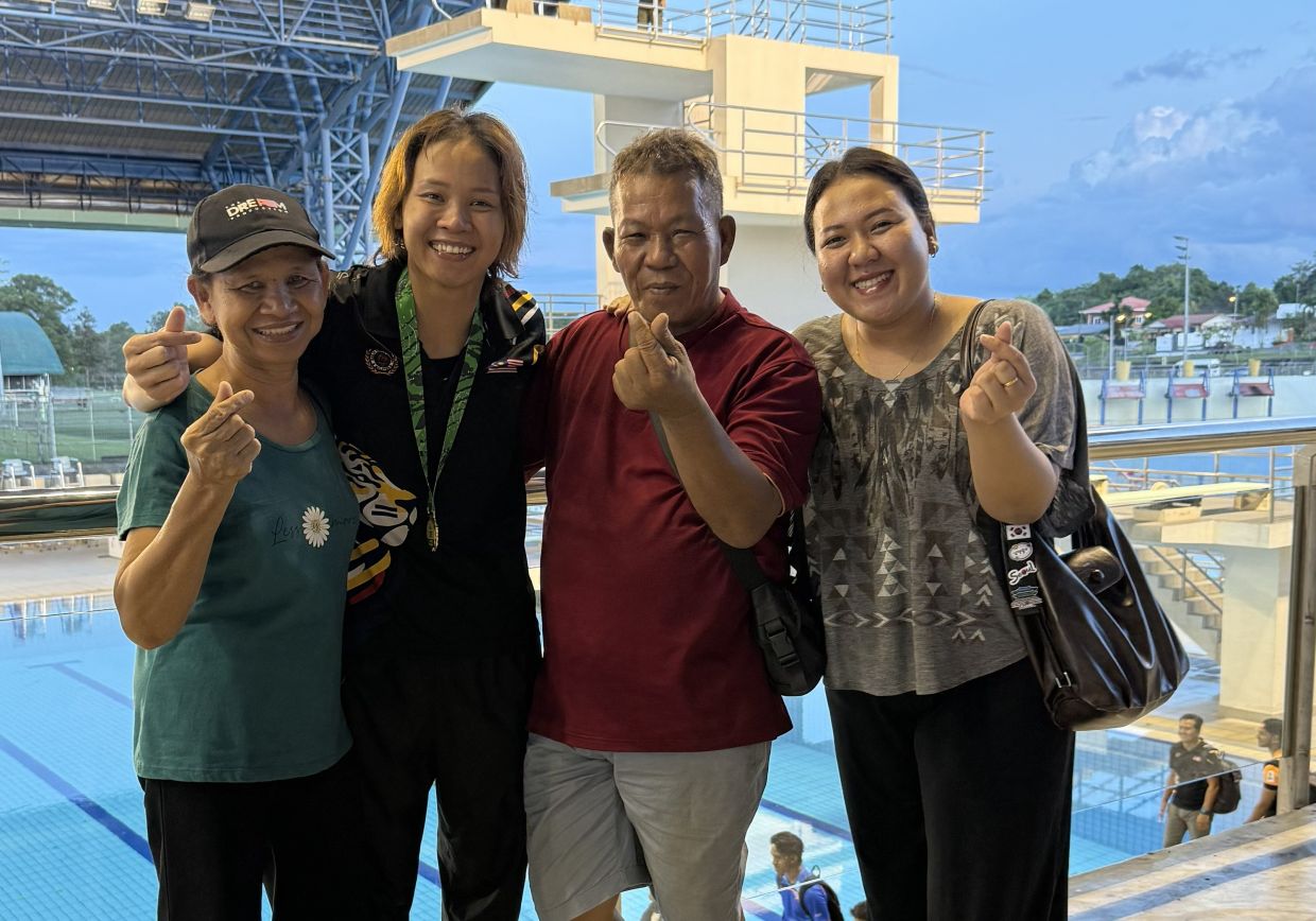 Pandelela (second from left) is looking forward to celebrating Gawai with her family members (from left) Hartini Lamim, Pamg Joheng and Parcelia Renyelia. Photo: Pandelela Rinong