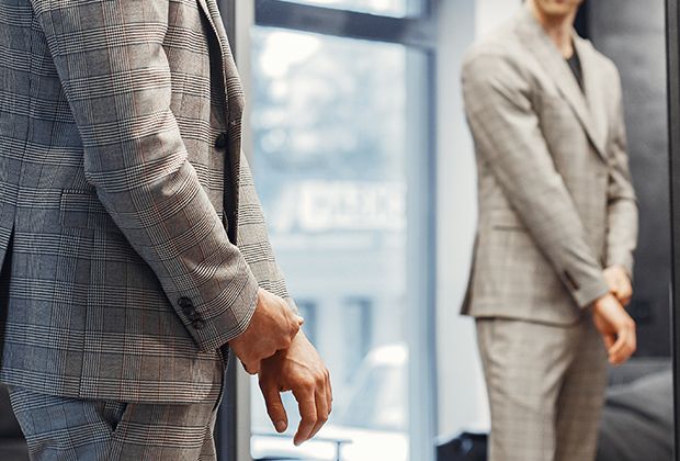 These days, however, even smaller, dingier-looking lifts have mirrors or reflective panels for walls. The lifts definitely look better and cleaner than they ever did back then.

Are mirrors in lifts more than just a sleek design choice?