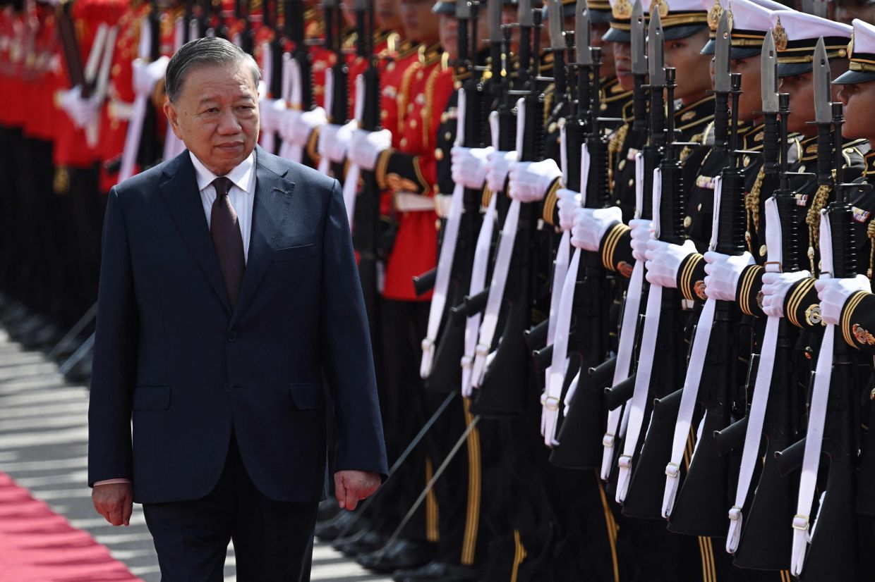 Vietnam President To Lam inspects the guard of honour at Government House in Bangkok on Thursday, May 28, 2026. -- Photo by Lillian SUWANRUMPHA / AFP