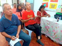 Weekly gathering of seniors for language classes brings joy, reduces boredom