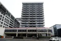 NZ central bank holds rates steady in tight vote