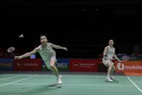 Aaron-Wooi Yik smash past English pair to enter q-finals