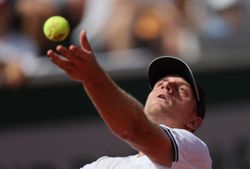 Tennis-Davidovich Fokina left stunned as coach quits by text message during French Open