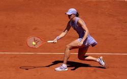 Tennis-Swiatek, Djokovic make steady progress as Rybakina slips up