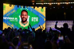 Soccer-Neymar calf scare turns Brazil's World Cup camp into waiting room