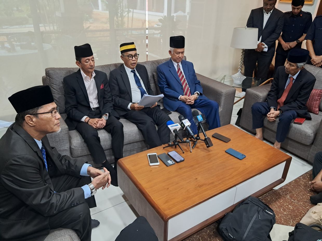 Negri royal crisis: DKU secretary suspended indefinitely, says Undang of Jelebu
