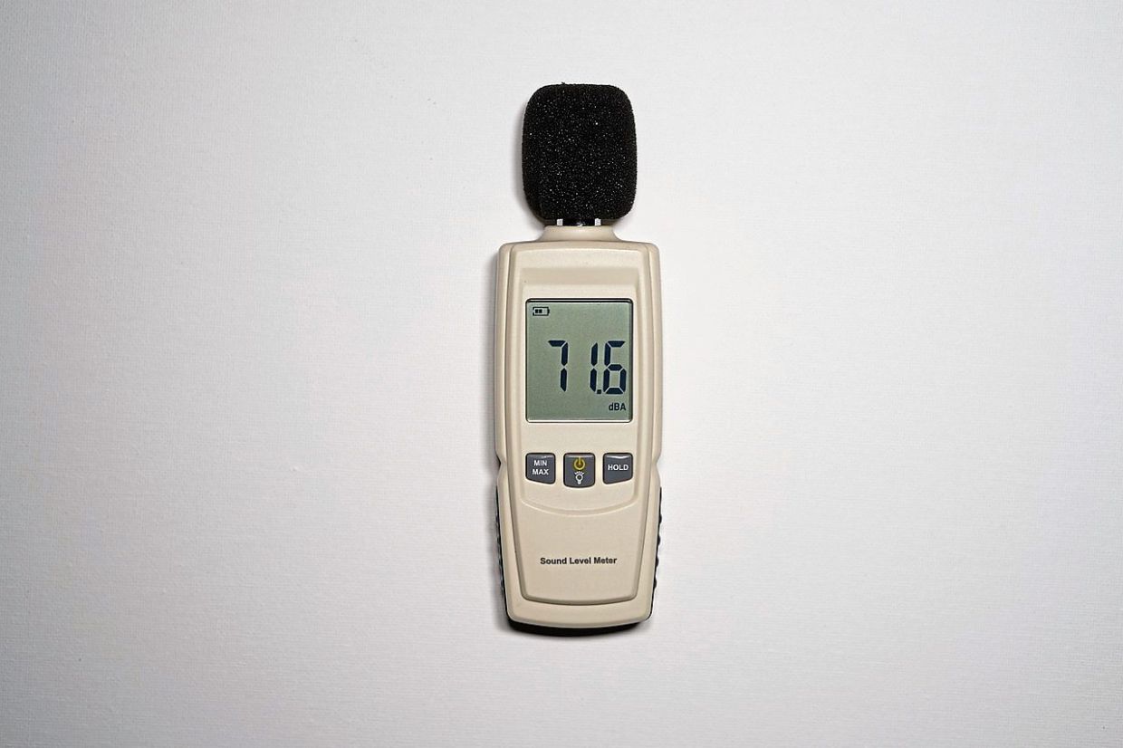 A decibel meter measures sound intensity, helping monitor noise levels for safety, comfort or analysis. — Pixabay