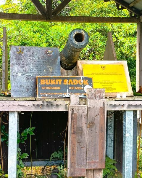 A replica of Rentap’s cannon at the peak of Bukit Sadok. — Majlis Daerah Betong