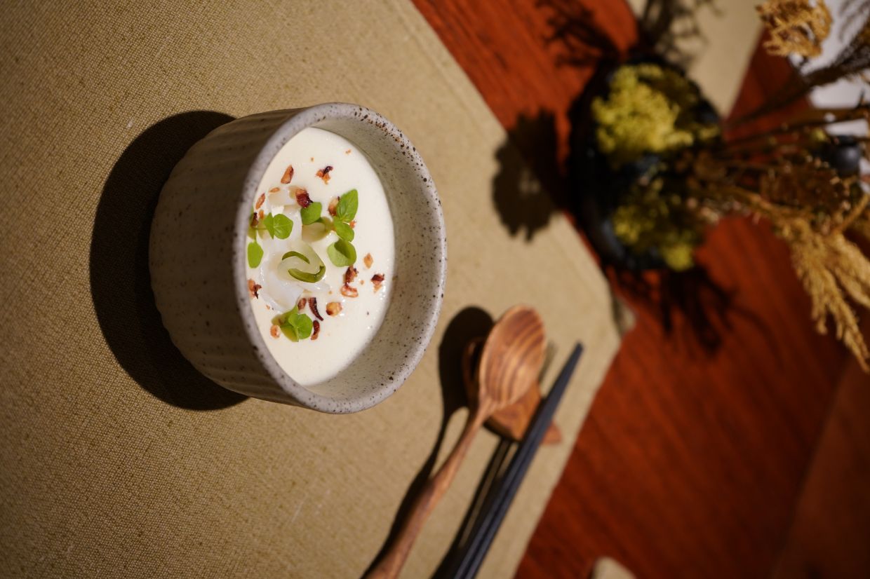 The squid laksa combines YC’s least favourite and most favourite laksa in one compelling dish.