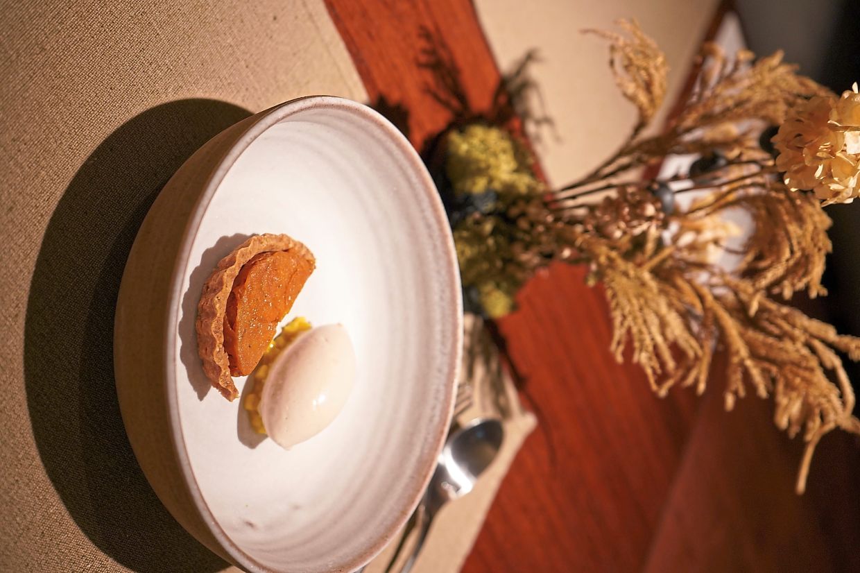 The dessert features an incredible carrot halwa tart paired with a thosai ice-cream that takes 14 days to make.