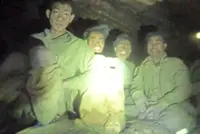 More oxygen needed to save divers trapped in cave