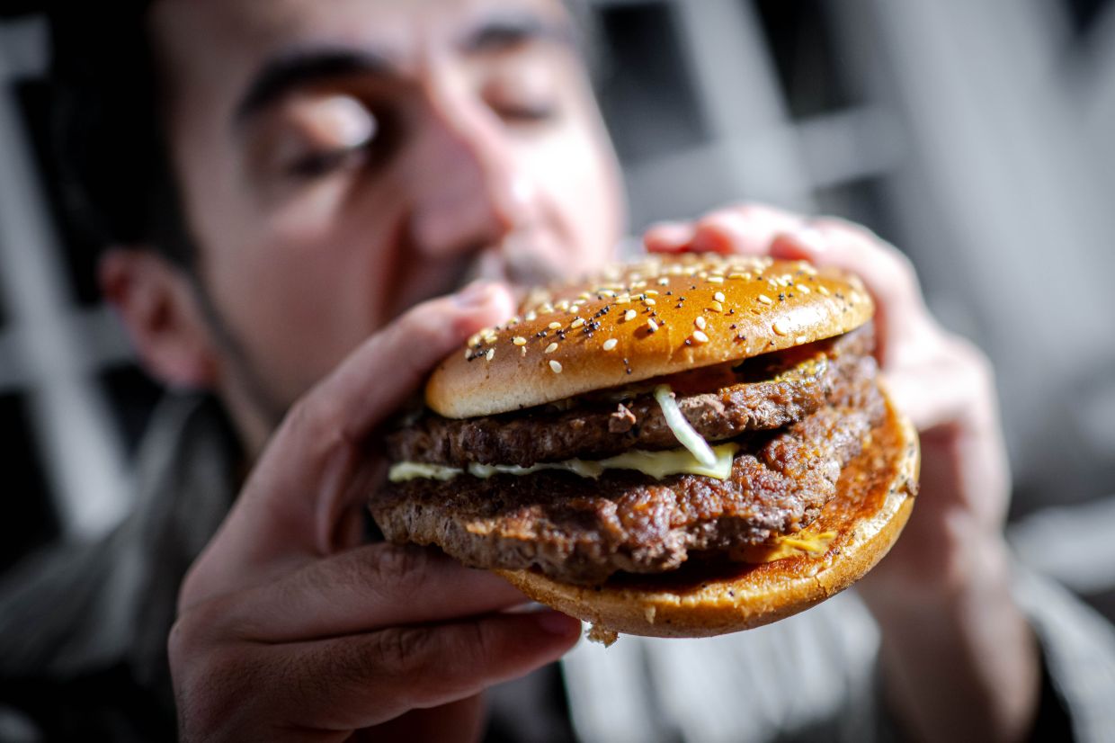 Testers with a German consumer organisation tested 20 patties (10 beef, 10 vegan) on sale for flavour, texture, bacteria and other health factors.