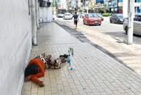 Embracing rough life on the streets