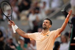 Tennis-Djokovic's French Open future uncertain after stunning loss to Fonseca