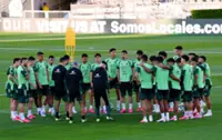 Soccer-World Cup co-hosts Mexico beat Australia 1-0 in Rose Bowl warmup