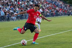 Soccer-South Korea's Son scores brace in 5-0 win over Trinidad and Tobago
