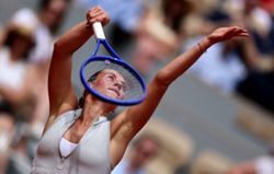 Tennis-Former champion Swiatek knocked out in French Open last 16 by Kostyuk