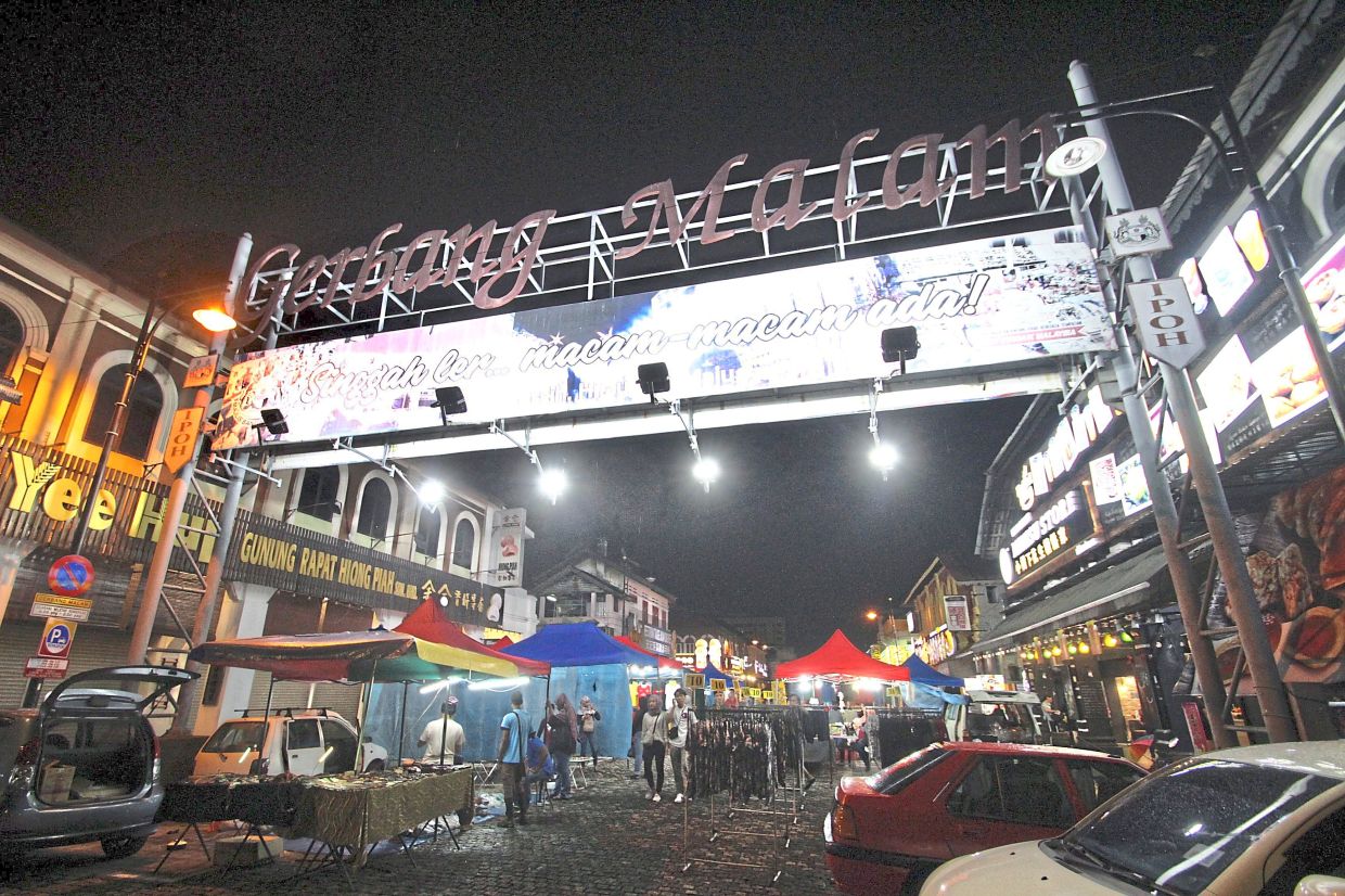 Gerbang Malam is another spot popular among tourists and local residents.