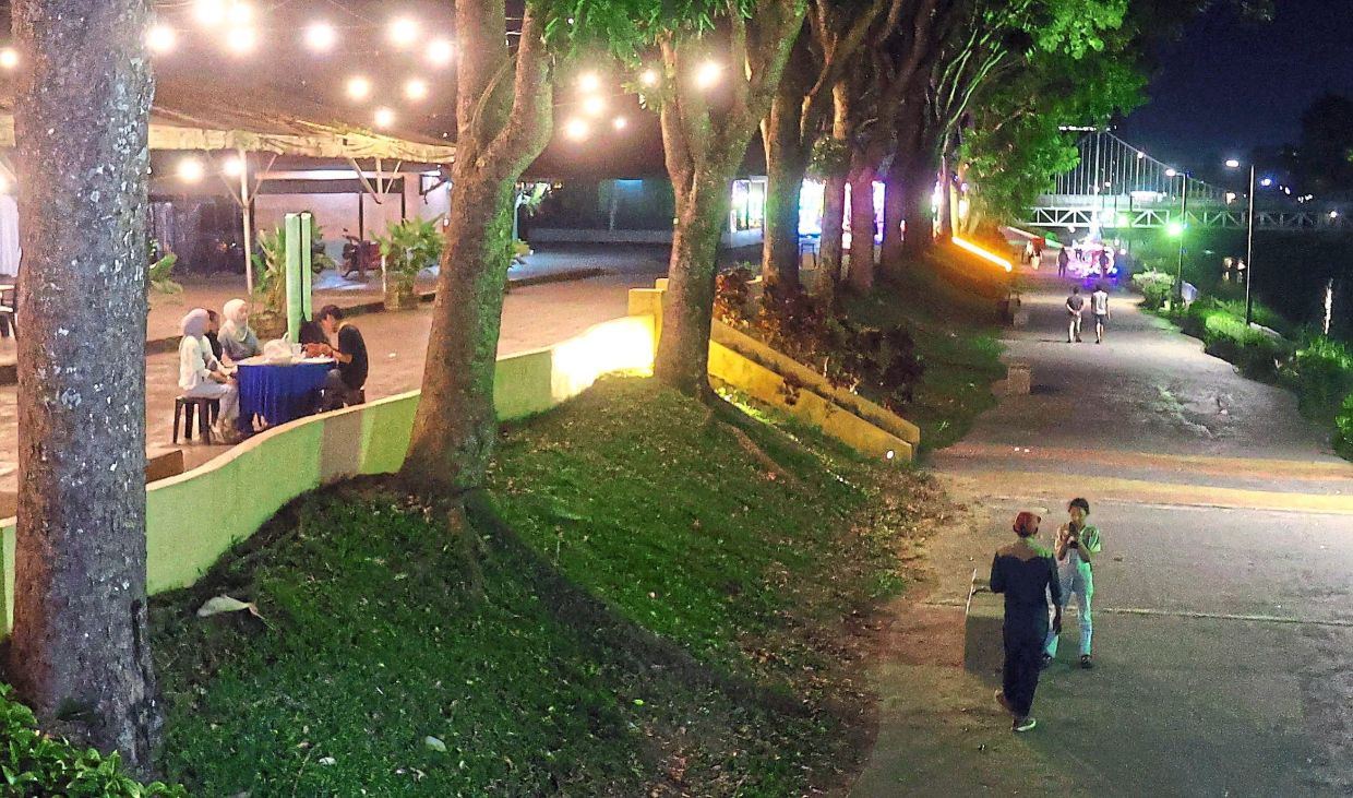 Kinta Riverwalk Ipoh lends to walkability in the city but locals say the damaged paths should be repaired.
