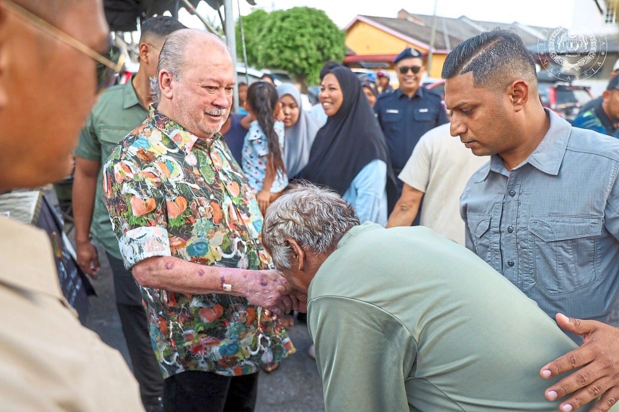 His Majesty also took the time to chat with shoppers at the bazaar.